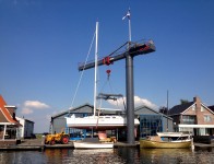 boot uit het water woubrugge jachthaven van wijk